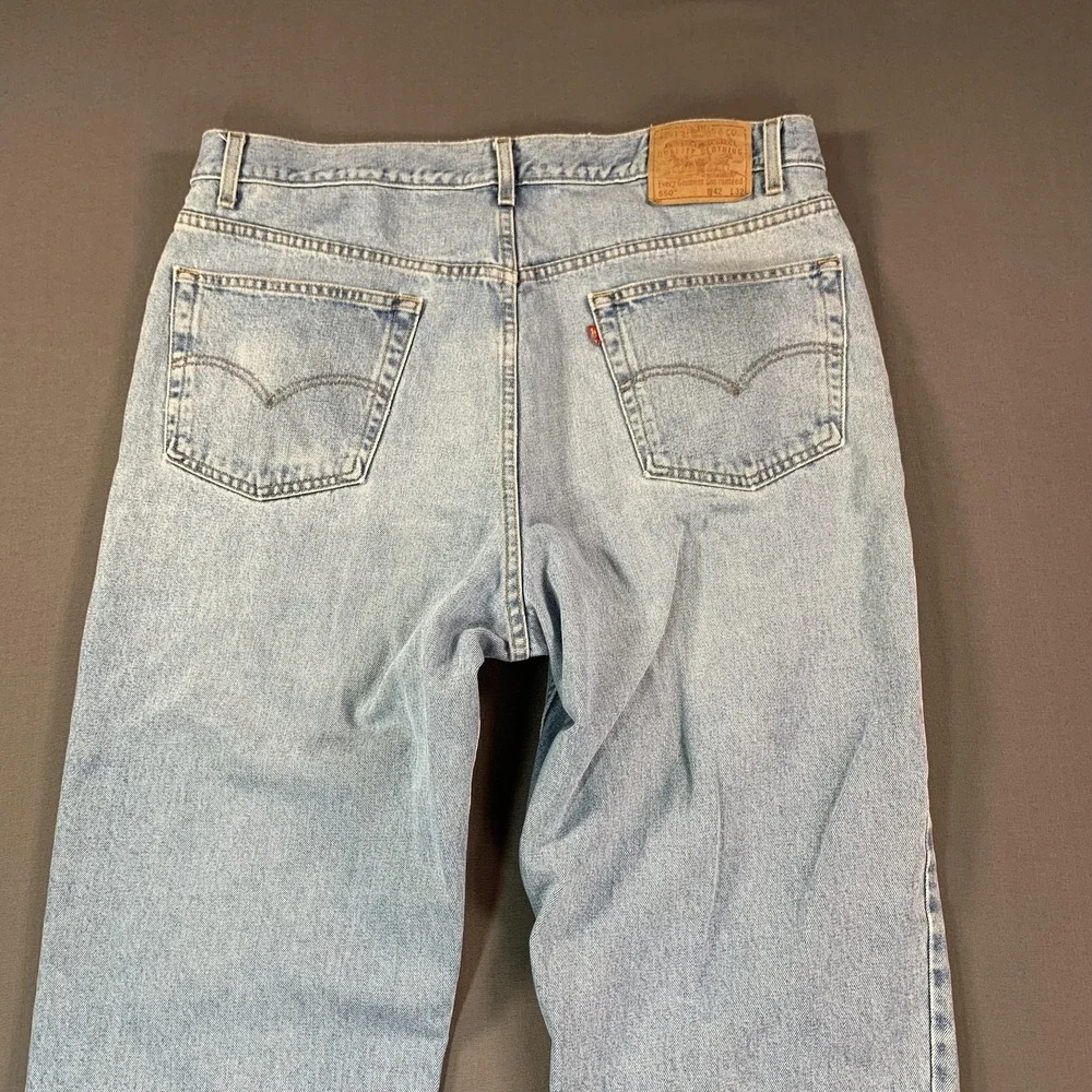 Levis 550 Jeans Mens 42x32 Blue Denim Relaxed Tapered Leg Light Wash (41x32 Fit)